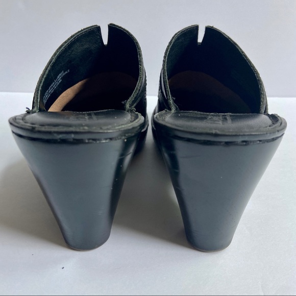 BORN BLACK HEELED LEATHER CLOGS W/ STRAP SIZE 7 - Picture 6 of 14